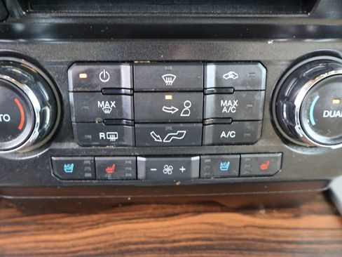 Used 2015 Ford F150 Lariat image 29