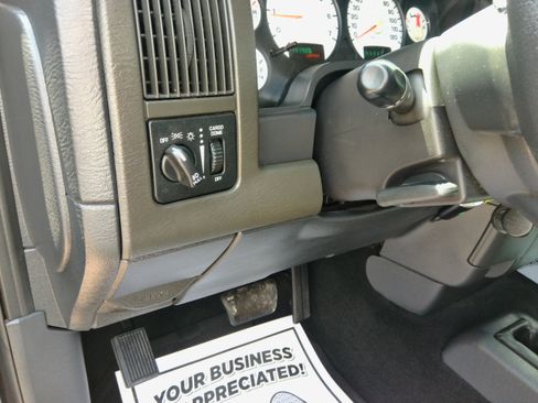 Used 2004 Dodge Ram 1500 Truck SLT image 40