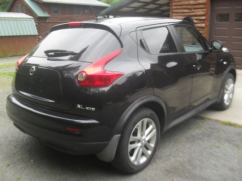 Used 2011 Nissan Juke SL image 2