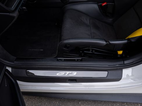 Used 2022 Porsche 911 GT3 image 13