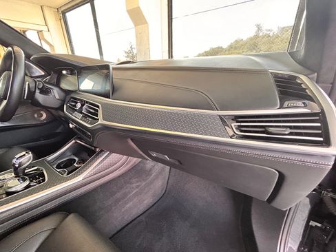 Used 2020 BMW X7 M50i image 15