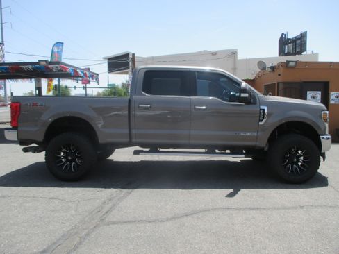Used 2018 Ford F350 4x4 Crew Cab Super Duty image 3