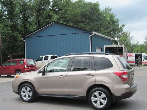 Used 2014 Subaru Forester 2.5i Premium AWD/4WD image 4