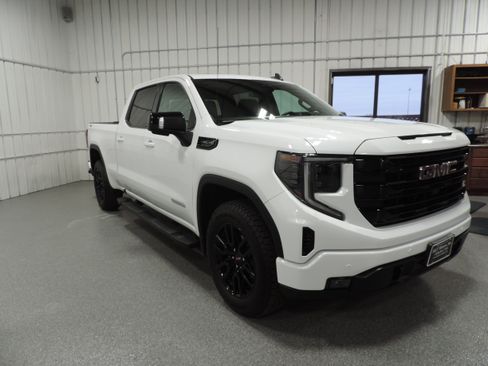 Used 2025 GMC Sierra 1500 Elevation image 11