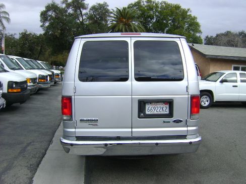 Used 2014 Ford E-350 and Econoline 350 XLT image 6