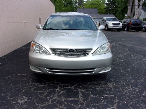 Used 2004 Toyota Camry XLE FWD image 2