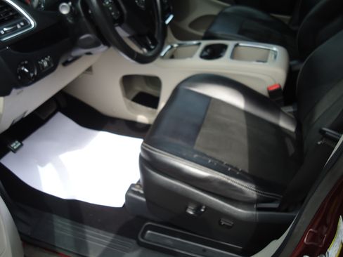 Used 2019 Dodge Grand Caravan SXT FWD image 8