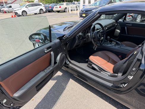 Used 2014 MAZDA MX-5 Miata Grand Touring Hard Top RWD image 2