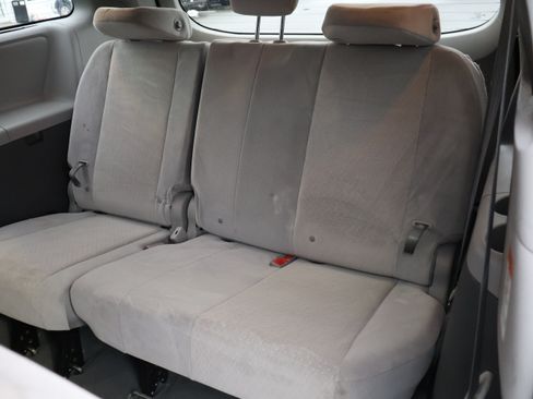 Used 2020 Toyota Sienna LE image 14