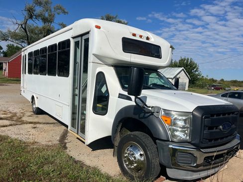 Used 2013 Ford F550 RWD image 4