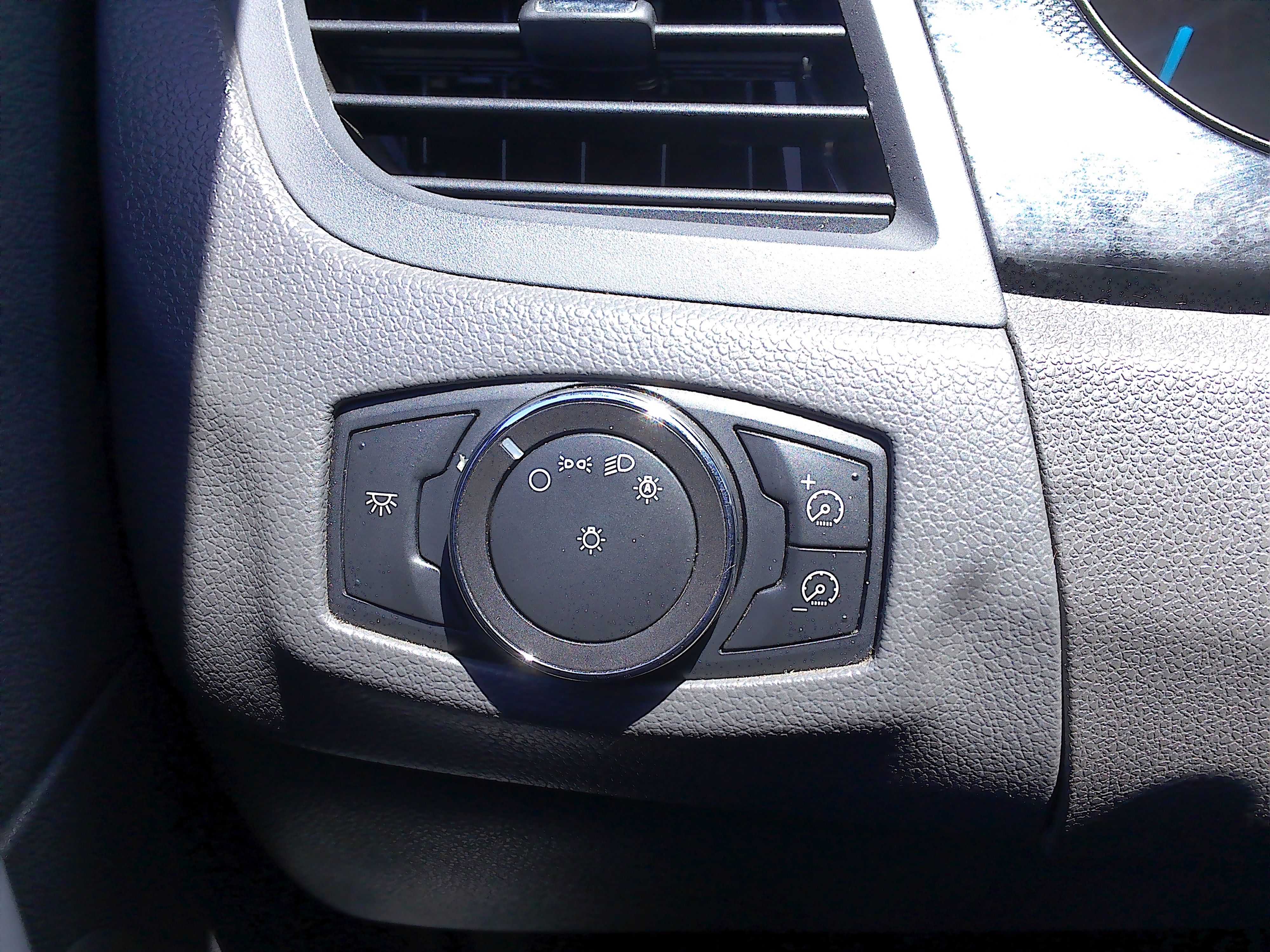 Used 2012 Ford Edge SE FWD image 23