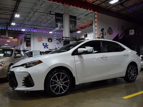 Used 2017 Toyota Corolla SE 50th Anniversary image 11