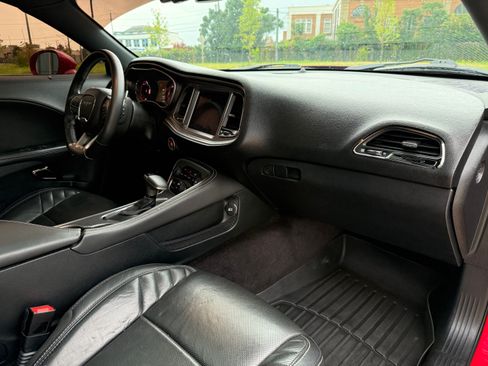 Used 2017 Dodge Challenger SRT Hellcat image 33
