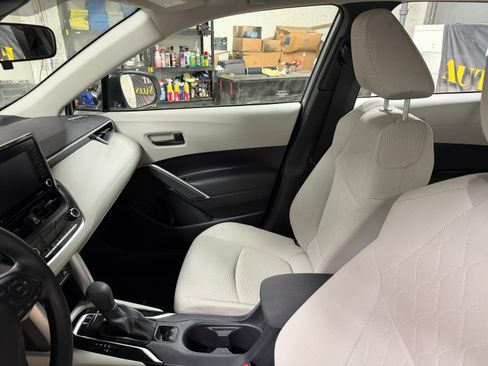 Used 2022 Toyota Corolla Cross L image 4