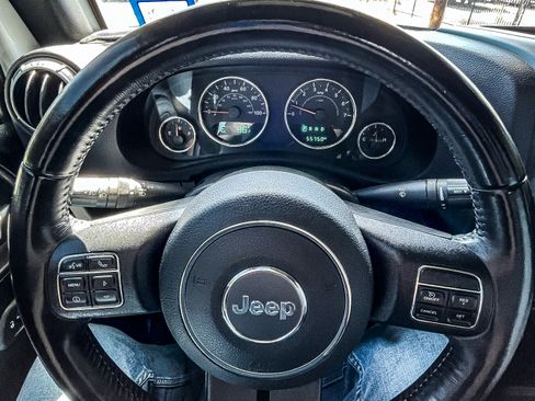Used 2018 Jeep Wrangler Arctic image 15