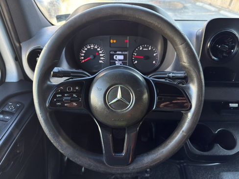Used 2020 Mercedes-Benz Sprinter 2500 image 11