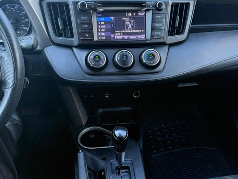 Used 2018 Toyota RAV4 LE image 13