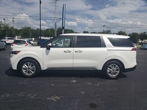 Used 2023 Kia Carnival LX image 5