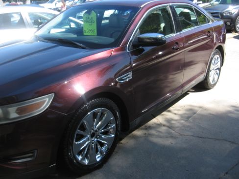 Used 2011 Ford Taurus Limited FWD image 1