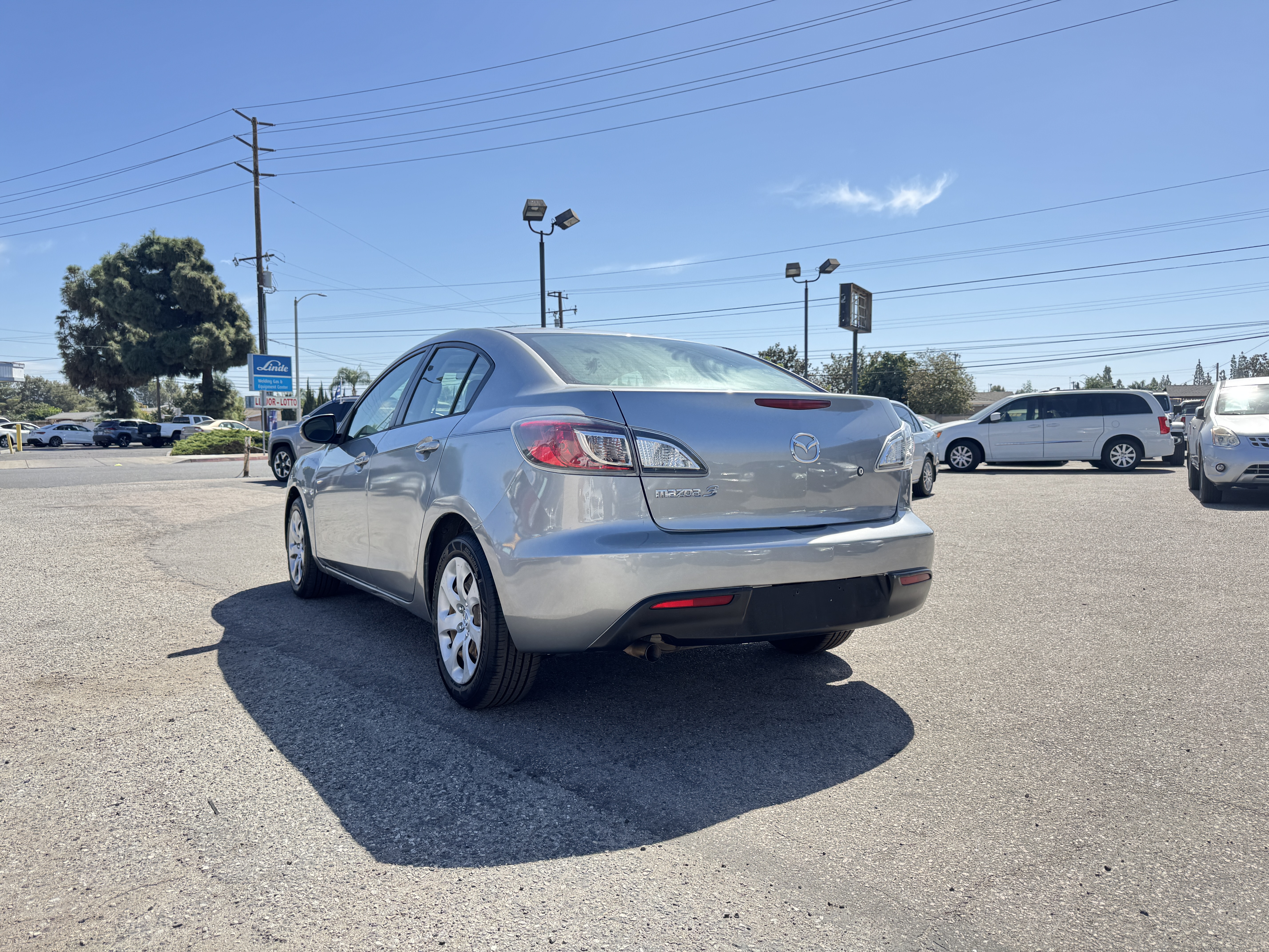 Used 2011 MAZDA MAZDA3 i Sport Sedan FWD image 6
