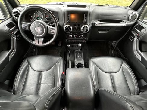 Used 2017 Jeep Wrangler Sahara image 7