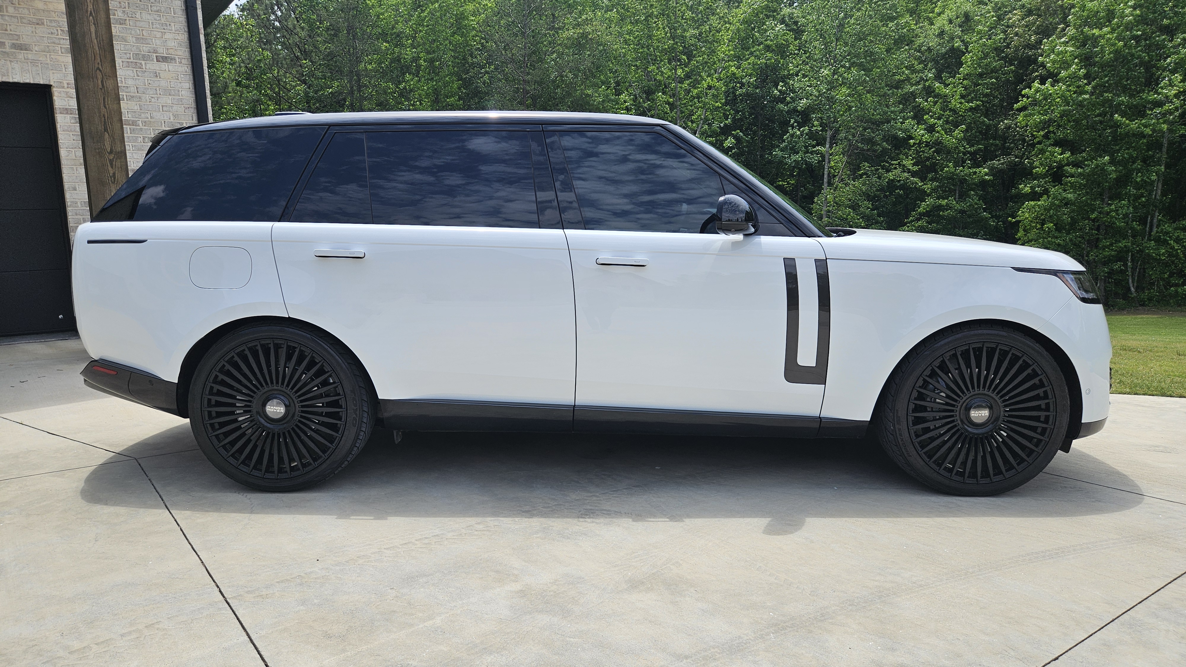 Used 2025 Land Rover Range Rover Long Wheelbase SE AWD/4WD image 6