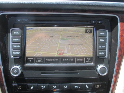 Used 2013 Volkswagen Passat 2.5 SEL FWD image 7