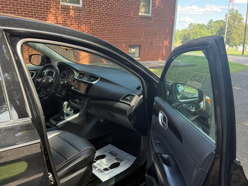 Used 2019 Nissan Sentra SV w/ Trunk Package FWD image 2