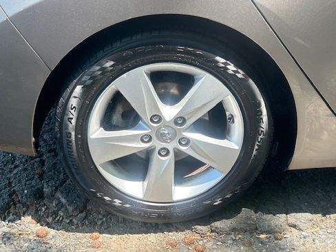 Used 2013 Hyundai Elantra Sedan FWD image 28