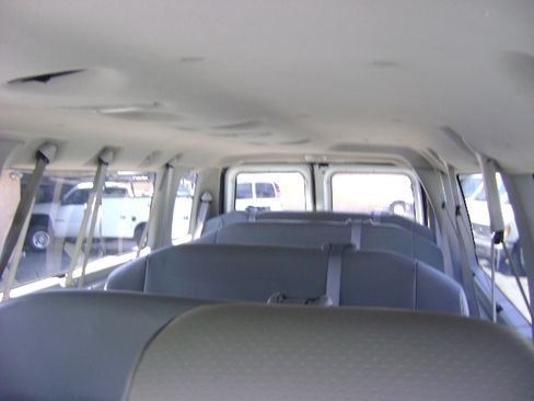 Used 2009 Ford E-350 and Econoline 350 Extended Wagon Super Duty RWD image 13