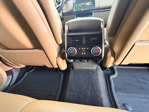 Used 2023 Land Rover Range Rover SE image 14