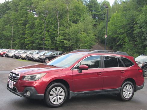 Used 2018 Subaru Outback 2.5i Premium AWD/4WD image 2