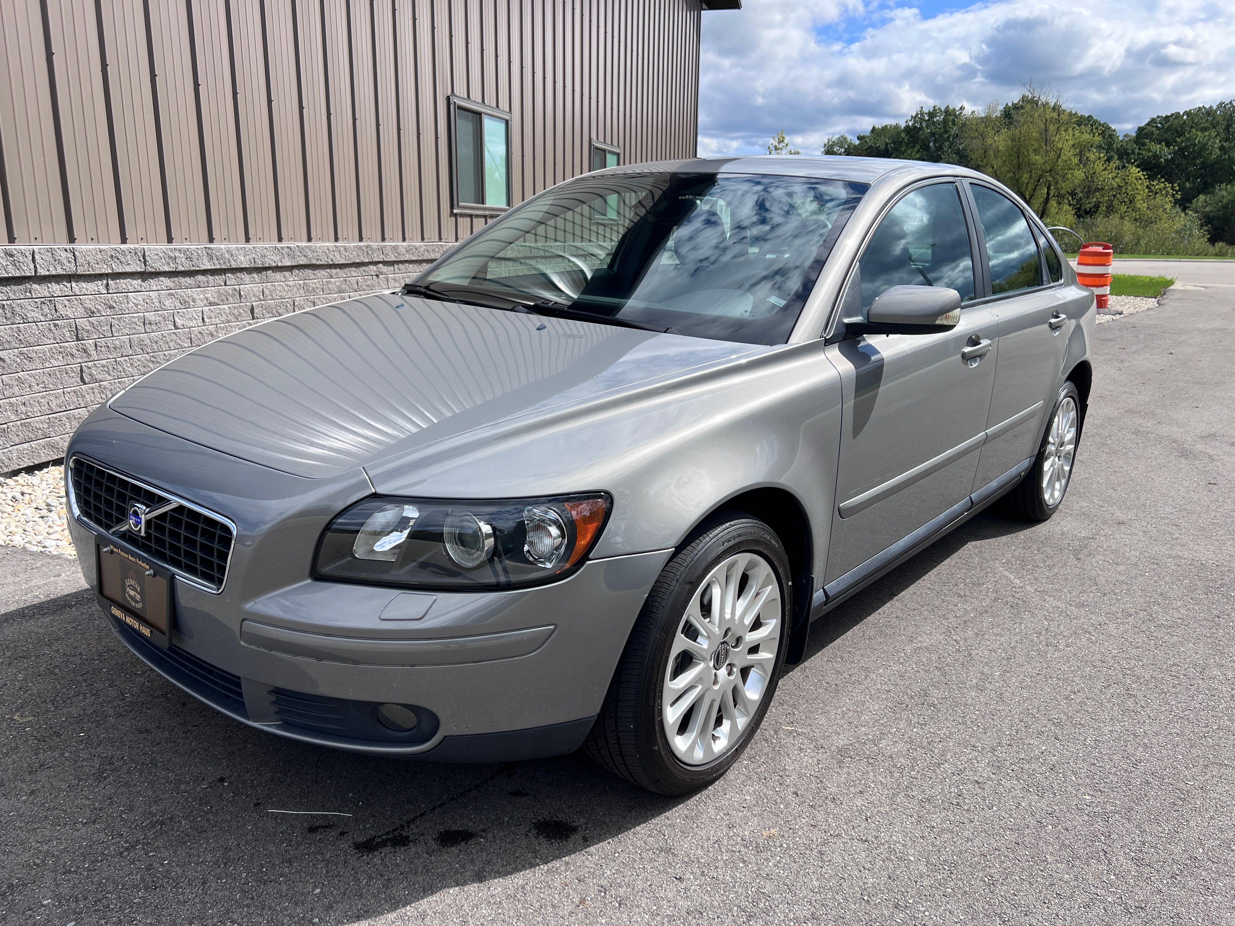 Used 2005 Volvo S40 T5 AWD image 2