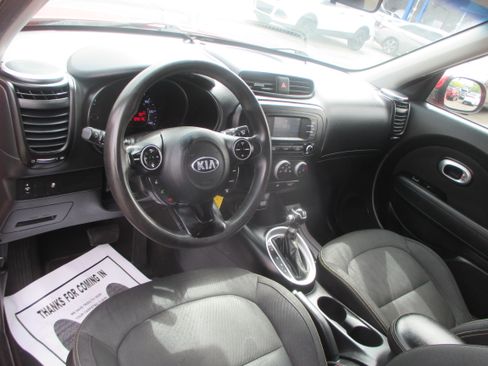 Used 2016 Kia Soul + image 4