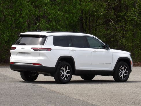 Used 2025 Jeep Grand Cherokee L Limited image 8