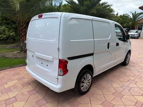Used 2019 Nissan NV200 SV Van 4D FWD image 4
