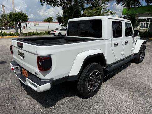 Used 2021 Jeep Gladiator Overland AWD/4WD image 6