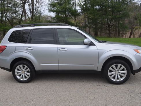 Used 2012 Subaru Forester 2.5X Limited AWD/4WD image 6