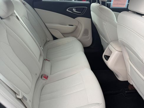 Used 2016 Chrysler 200 Limited image 17