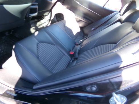 Used 2019 Toyota Camry SE image 14