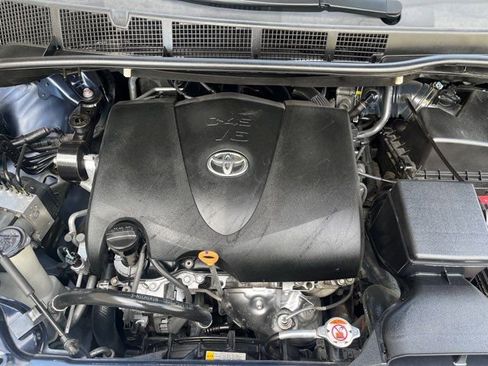 Used 2018 Toyota Sienna LE image 29