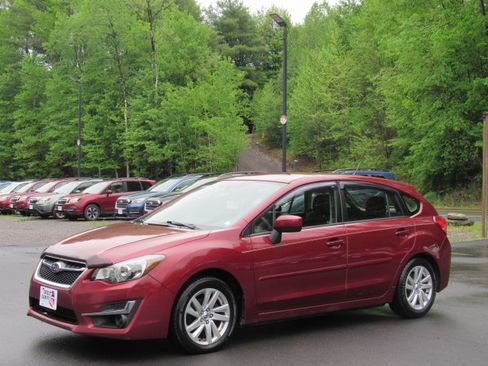 Used 2016 Subaru Impreza 2.0i Premium Hatchback AWD/4WD image 2