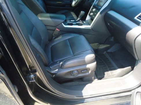 Used 2015 Ford Explorer 4WD XLT image 13
