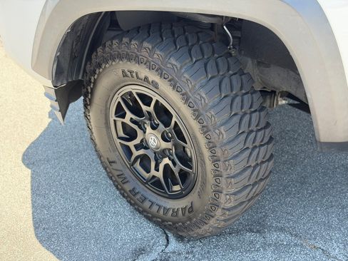 Used 2022 Toyota Tacoma 2WD Access Cab image 19