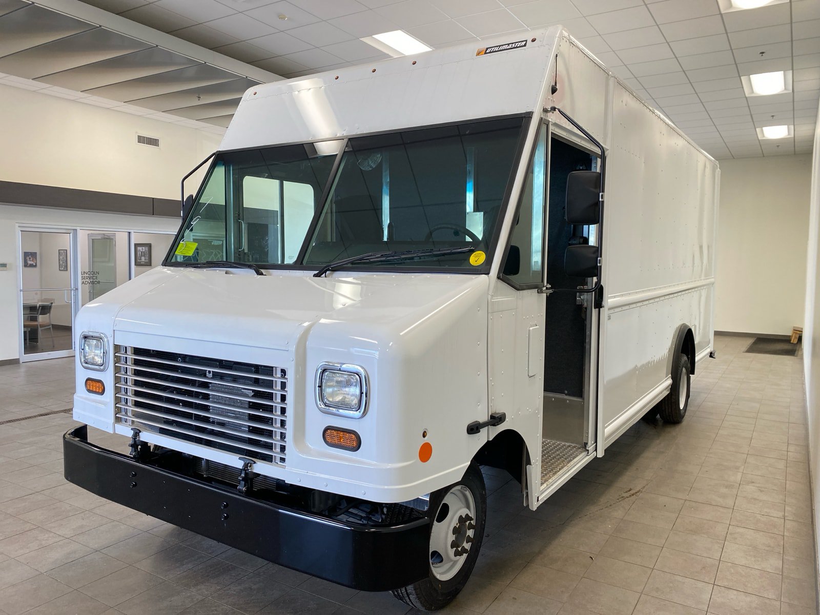 New 2026 Ford E-450 and Econoline 450 RWD image 4