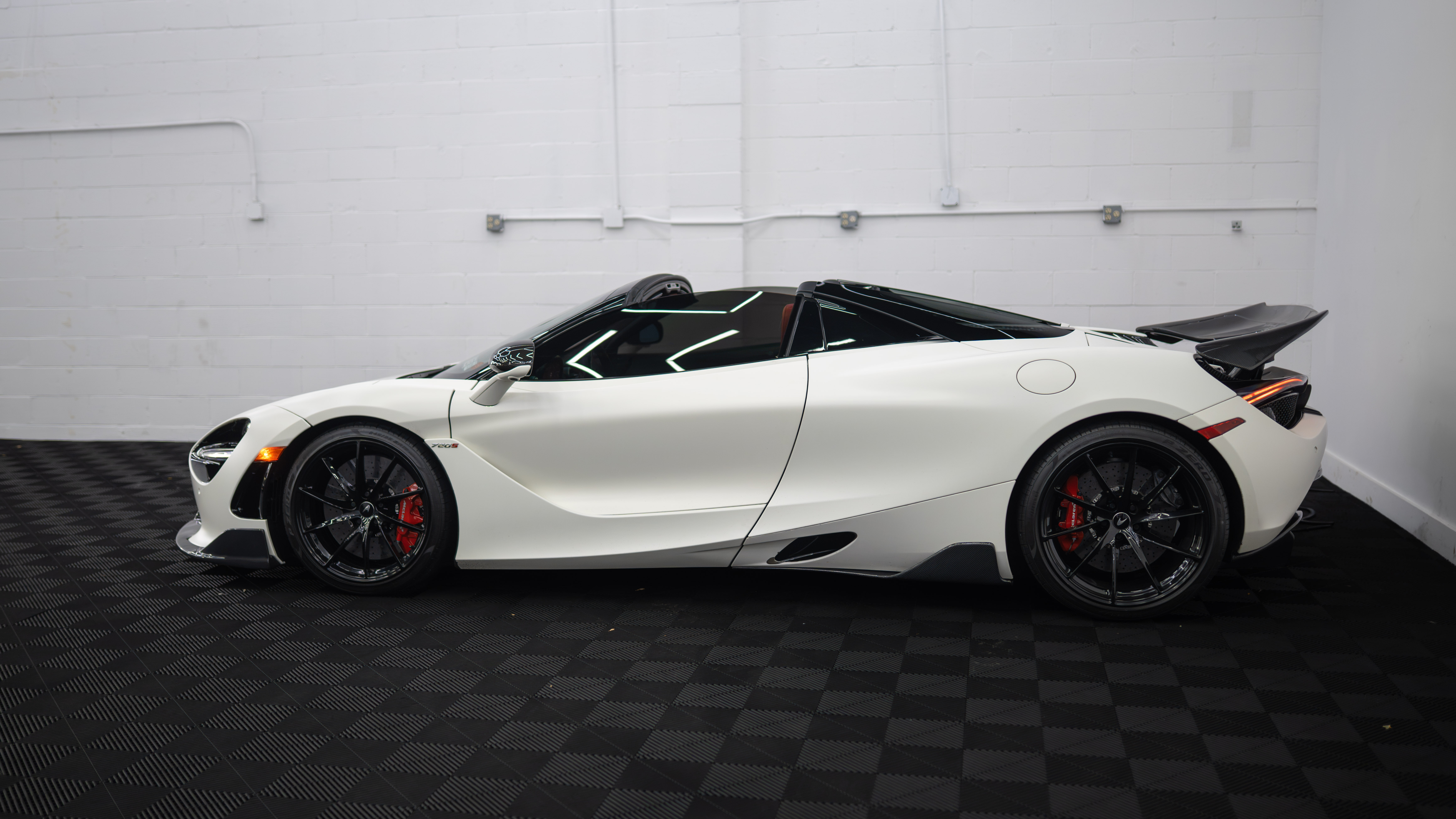 Used 2020 McLaren 720S Spider RWD image 11