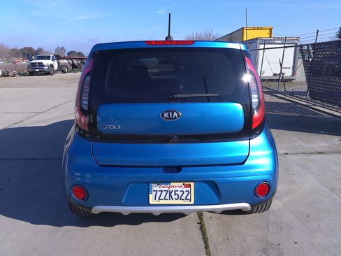 Used 2017 Kia Soul + image 6