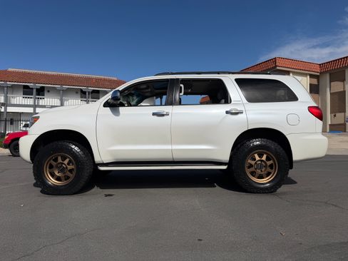 Used 2016 Toyota Sequoia Platinum image 3