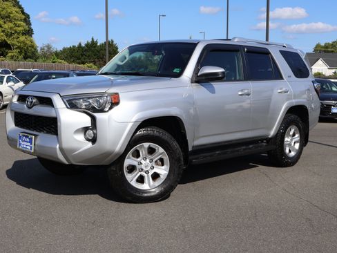Used 2014 Toyota 4Runner SR5 image 2