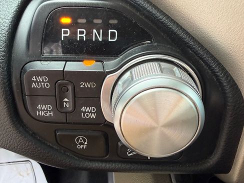 Used 2020 RAM 1500 4x4 Crew Cab Laramie image 16